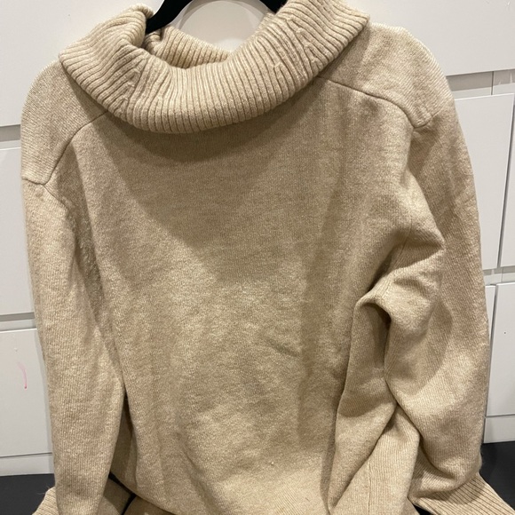 Calvin Klein turtle neck cream colored size XL - Picture 3 of 4